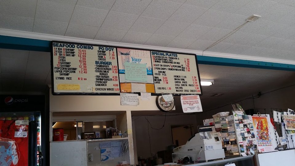 Seafood specials with takeaway and delivery options.